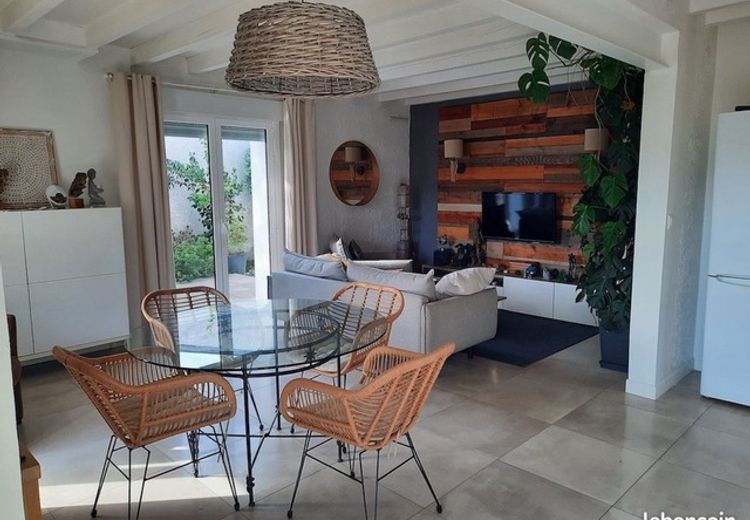 Pictures of SYLVIE LDS's house