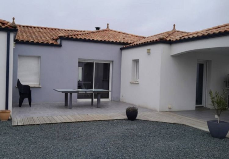 Pictures of Frédéric V.'s house