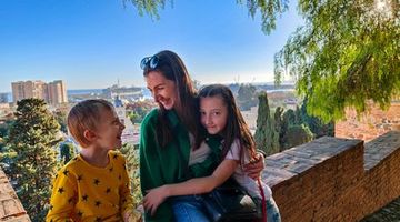 happy-family-holiday.jpg