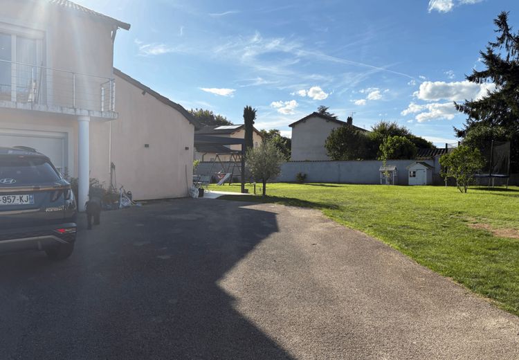 Pictures of Aurelie's house