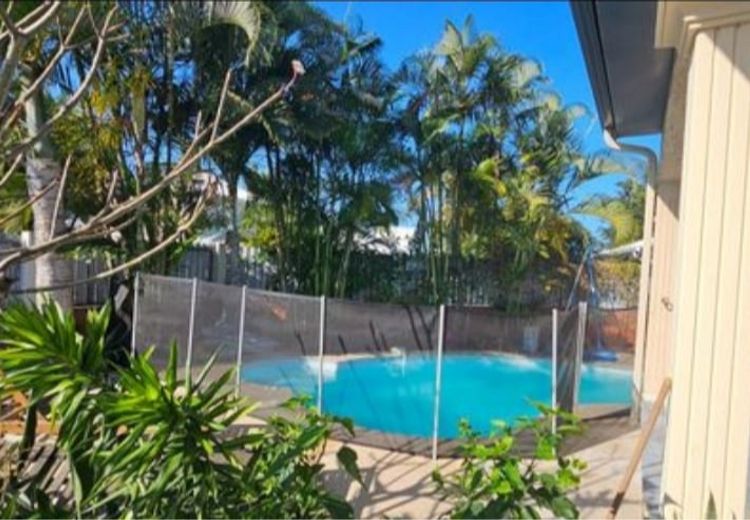Pictures of Léonie's house