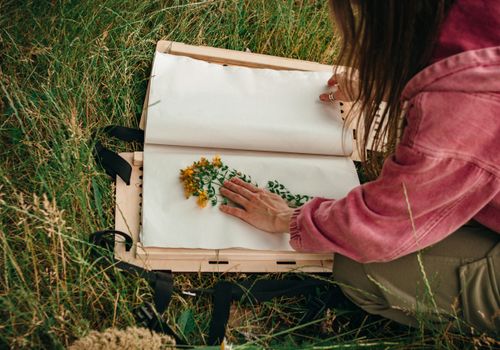 Carnets de voyage maison : souvenirs et créativité au fil des balades.