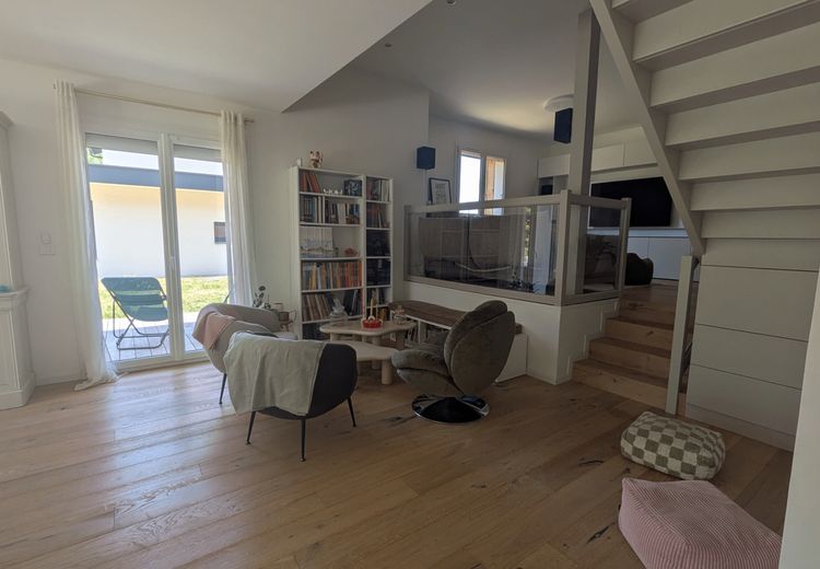 Pictures of Nicolas B.'s house