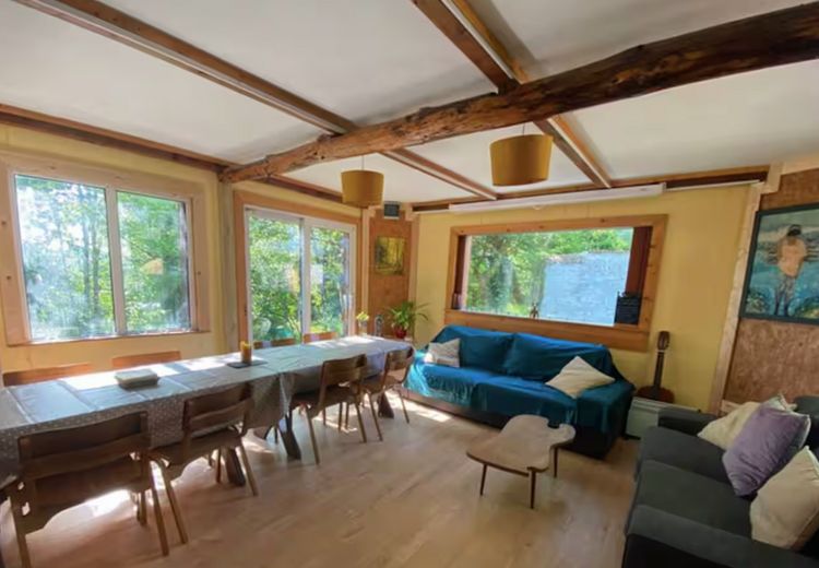 Pictures of Tionól A.'s house