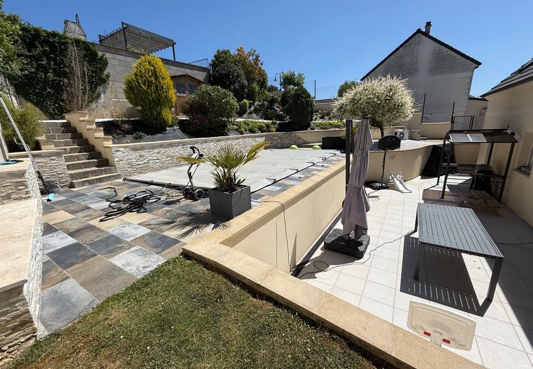 Pictures of Julien's house