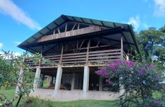 House with 2 dogs in Montsinery-Tonnegrande