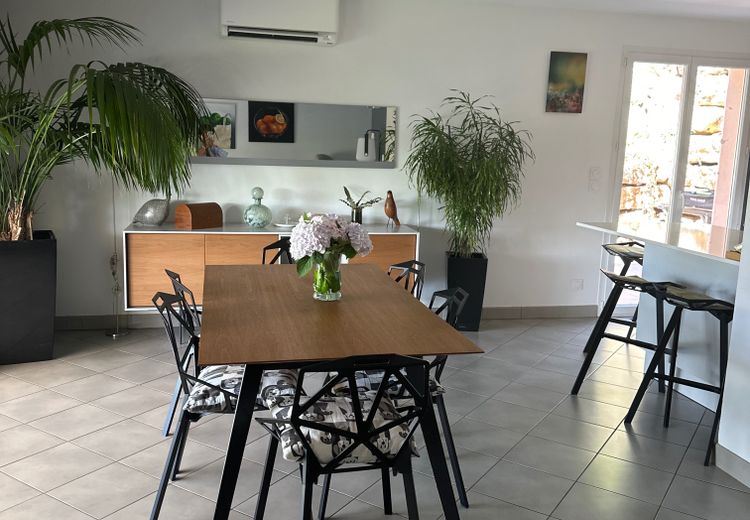Pictures of Hello's house