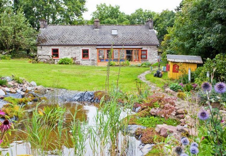 Pictures of Tionól A.'s house
