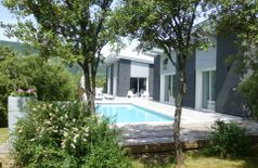 House with 1 dog, 1 cat in Roche-Saint-Secret-Béconne