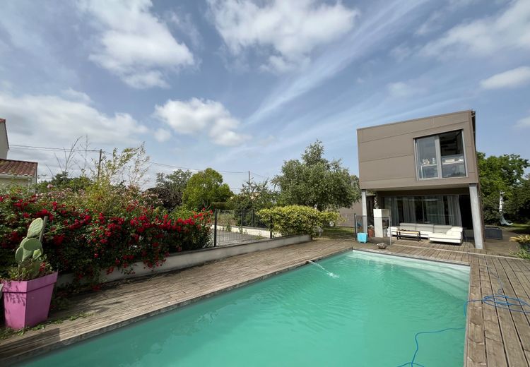 Pictures of David TLS's house