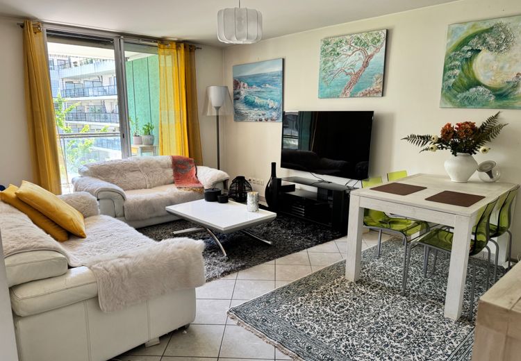 Pictures of Djémie B.'s house