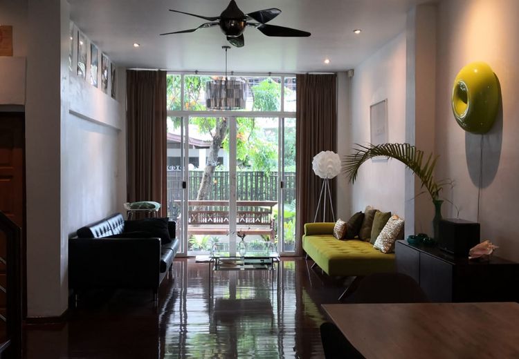 Pictures of Nathalie B.'s house