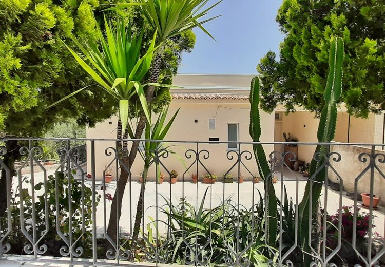 Pictures of Roberta's house