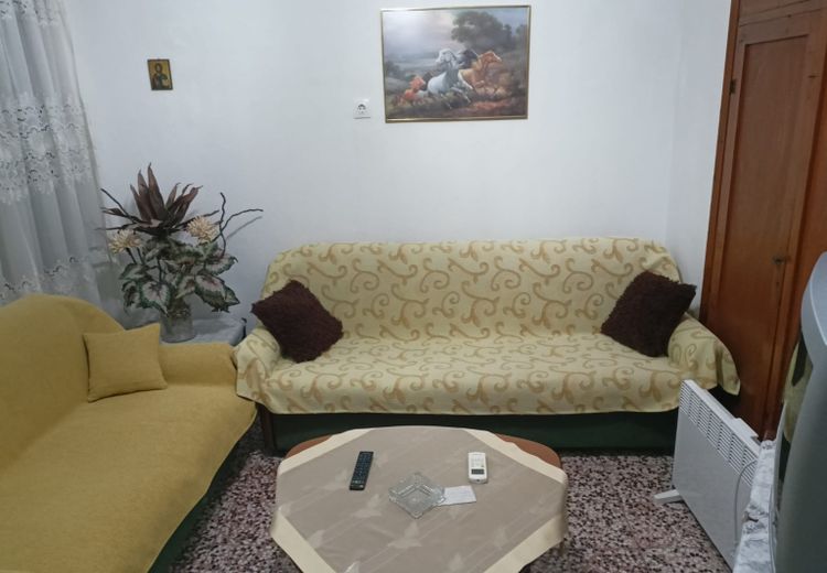 Pictures of Esther T.'s house