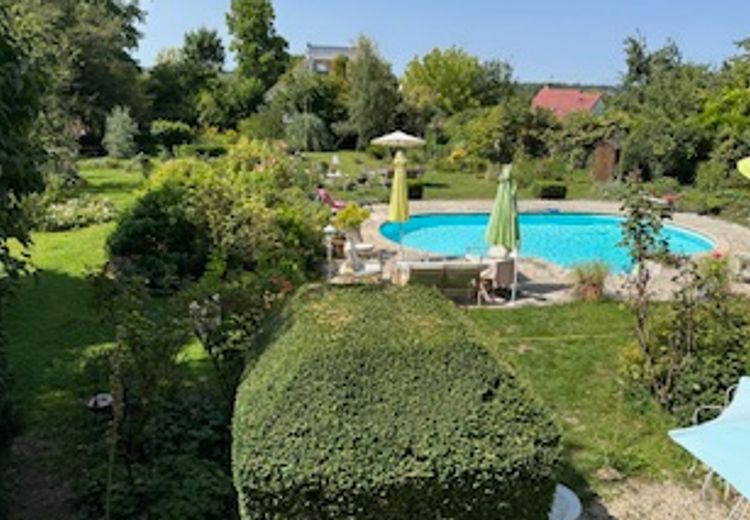 Pictures of MLR.'s house