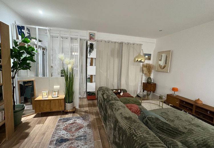 Pictures of LYV'S's house