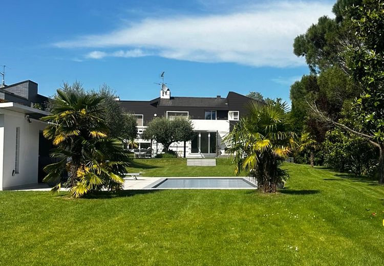 Pictures of Diana L.'s house