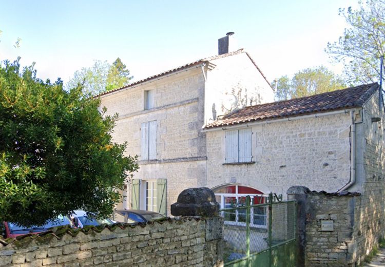 Pictures of Isabelle B.'s house