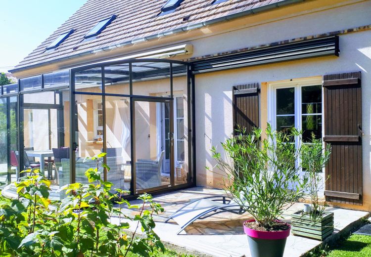 Des photos de la maison de France et Daniel K.