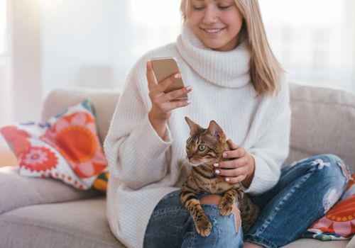Woman reviewing cat care instructions with pet sitter