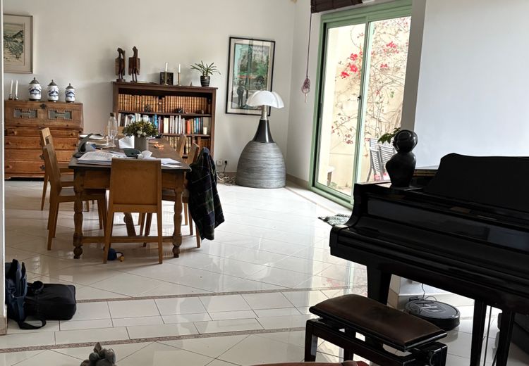 Pictures of Lonegu's house