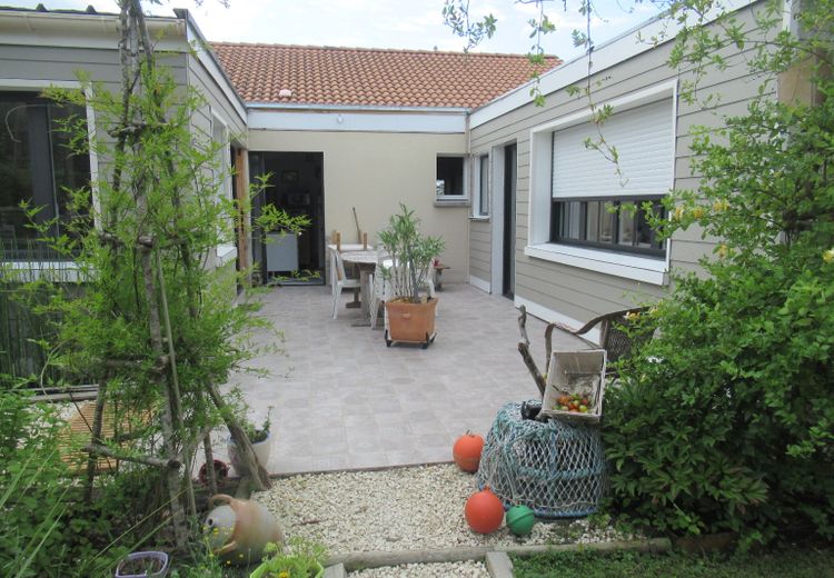 Pictures of Chat Mojito's house