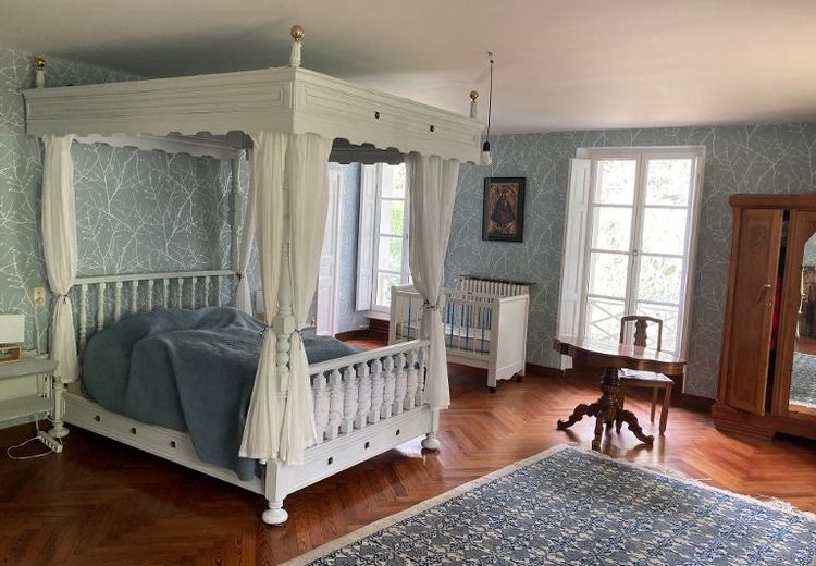 Pictures of Laure B.'s house